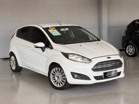 FORD FIESTA 1.6 TITANIUM HATCH 16V FLEX 4P POWERSHIFT FORD FIESTA 1.6 TITANIUM HATCH 16V FLEX 4P POWERSHIFT